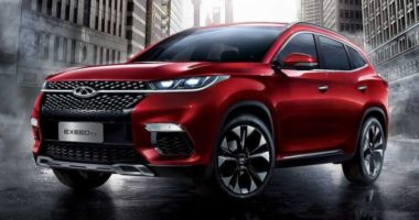 Chrey roolt den Exceed TX aus